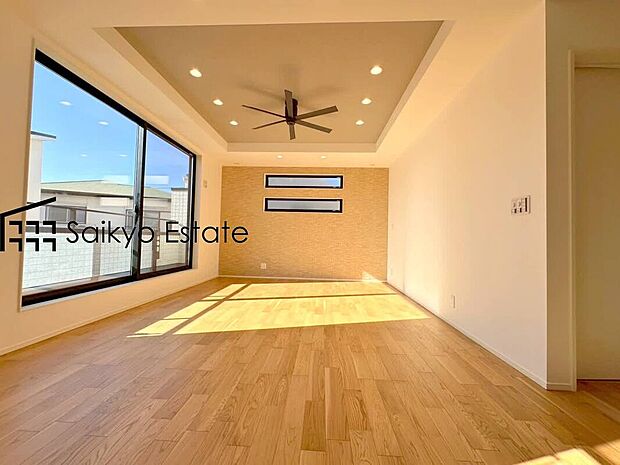 【リビング】広々としたLDKは家具の配置など楽しめます!ダイニングテーブルとソファーを置いても余裕の広さです!