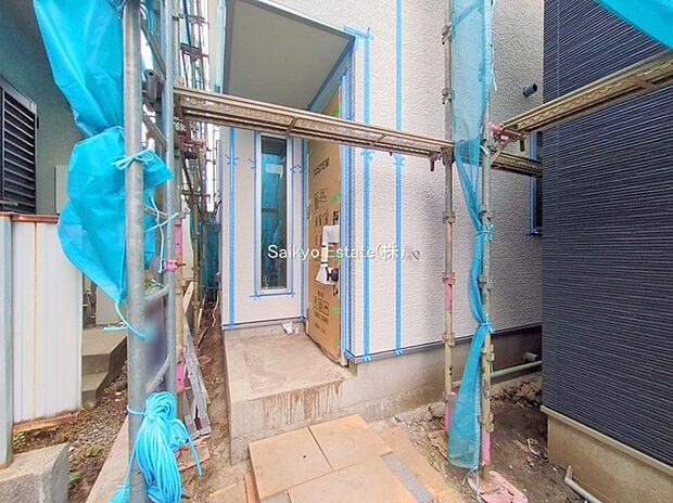 【現地外観】小学校まで徒歩約4分、中学校まで徒歩約11分でお子様が無理なく通える距離です。保育園や幼稚園も近くに多数あり、子育てファミリーには嬉しい環境です!