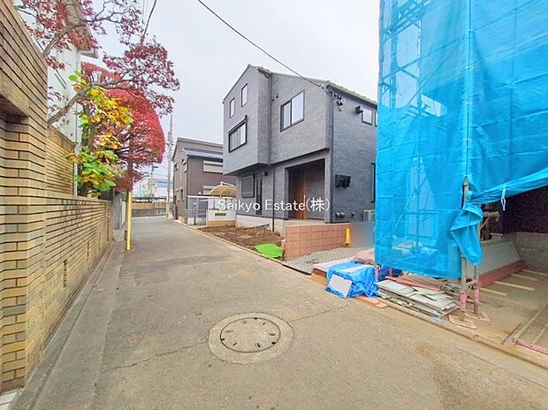 【前面道路】人気の世田谷アドレス!周囲にはスーパーをはじめとした買い物施設も揃っています。住みやすさと利便性を兼ね備えた環境です。
この機会に是非現地をご覧ください。