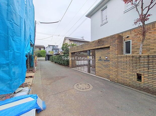 【前面道路】交通量の少ない前面道路ですので、小さなお子様がおられるご家庭でも安心してお住まいいただけます。