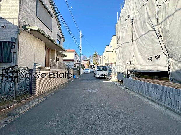 【前面道路】前面道路、幅員がございますので、駐車もスムーズに行えます！駐車が少し苦手なママさんでも安心ですね♪