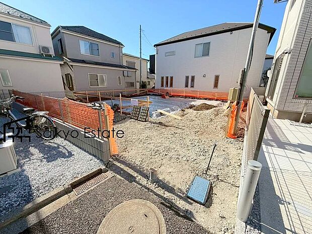 【現地写真】ゆとりのLDK×居室が4部屋！6帖以上の洋室が3部屋ございます！全室2面採光、全居室収納完備！大型パントリー、小屋裏収納付き！