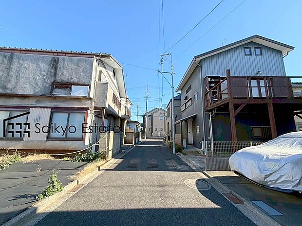 【前面道路を含む現地写真】人気の世田谷アドレス！子育てにも嬉しい、緑豊かな自然が広がる閑静な住宅地です。この機会に是非現地をご覧ください。