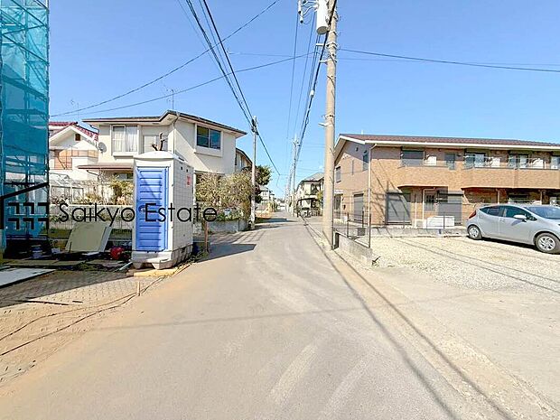 【前面道路】複合すべり台などのある「栗山公園」で元気に遊んだり、休日には「武蔵野公園」や「野川公園」などでアウトドアタイムを過ごせる嬉しい立地です♪