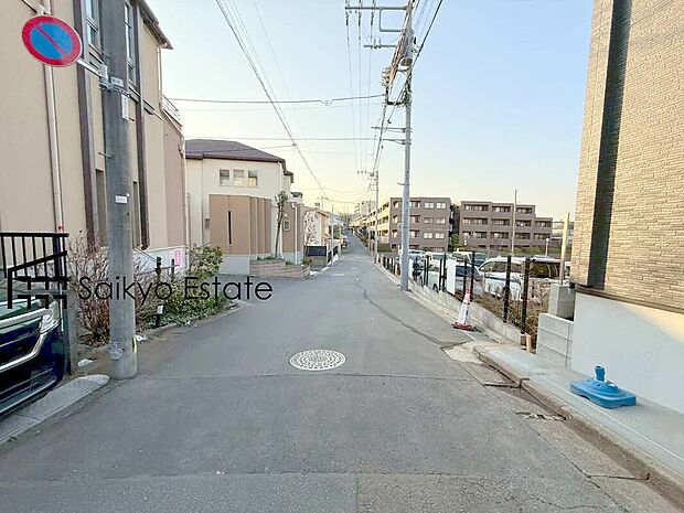 【前面道路】交通量の少ない前面道路ですので、小さなお子様がおられるご家庭でも安心してお住まいいただけます。