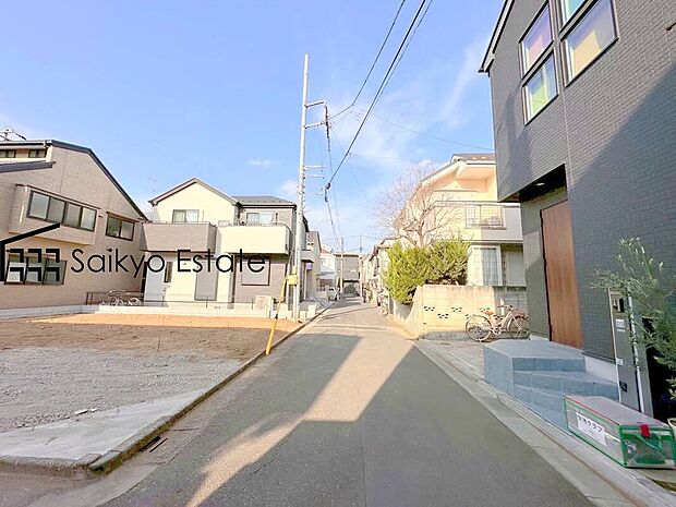 【前面道路】交通量の少ない前面道路ですので、小さなお子様がおられるご家庭でも安心してお住まいいただけます。