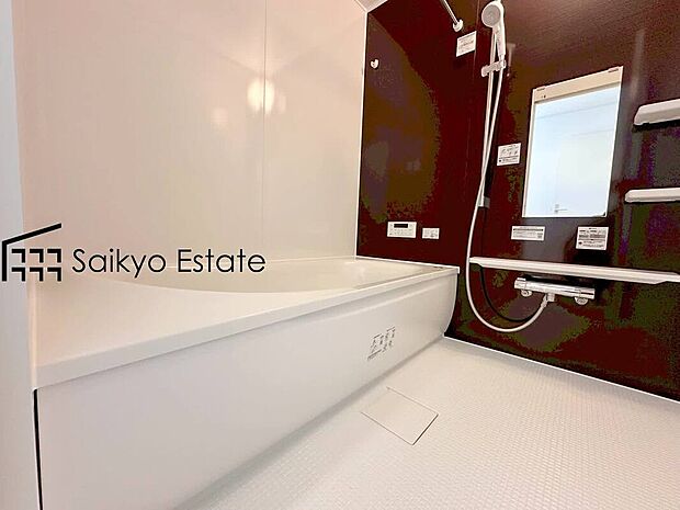 【浴室】一日の疲れを癒してくれる一坪タイプの広々バスルーム♪雨の日のお洗濯にも大活躍な浴室暖房乾燥機付きです!