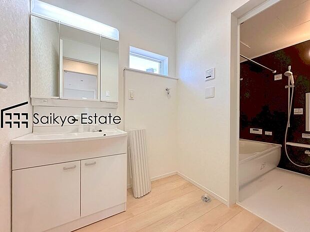 【シャンプードレッサー付洗面化粧台】「シャンプードレッサー付きの洗面台」は暮らしを快適にしてくれます。朝の身支度もスムーズに♪