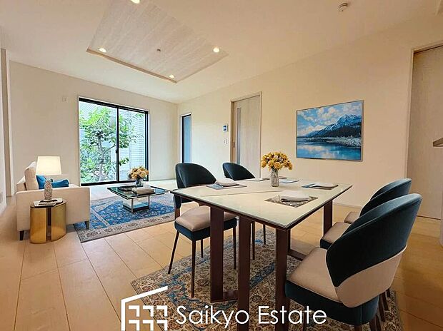 【リビング【施工例】】開放感と採光にこだわったLDKです。陽光いっぱいの空間で家族団らんの時間も増えそうですね!