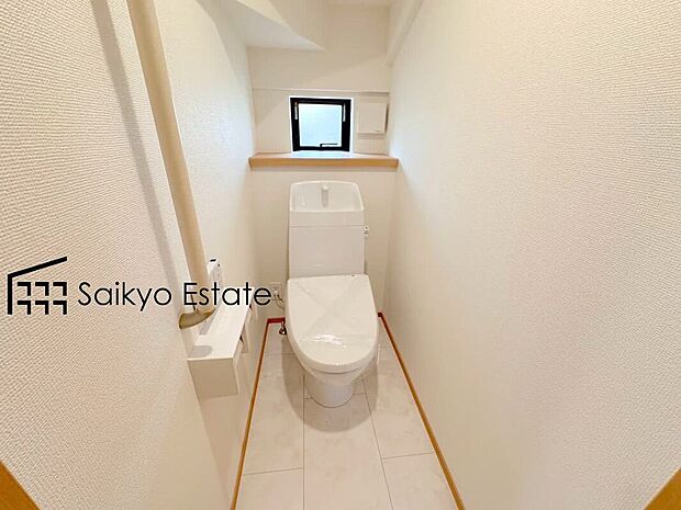 【ウォシュレット付トイレ】「温水清浄便座付きトイレ」は日々の生活を快適にしてくれます。毎日使う場所だからこそ、こだわりたいポイントですね。