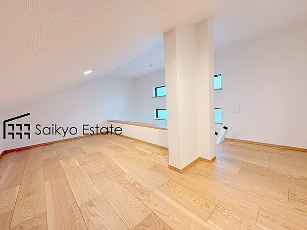 【ロフト】ロフトは季節物や使用頻度の低い物の収納に重宝いたします。人目につかない空間なので、お好きなように物を保管できる便利なスペースです!