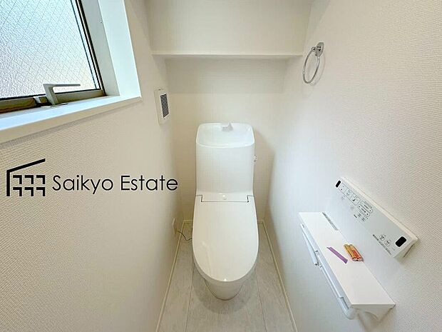 【ウォシュレット付トイレ】「温水清浄便座付きトイレ」は日々の生活を快適にしてくれます。毎日使う場所だからこそ、こだわりたいポイントですね。