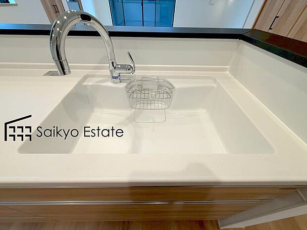 【浄水器】「浄水器」をスリムに内蔵したハンドシャワー式の水栓金具です。シンクもスッキリ!