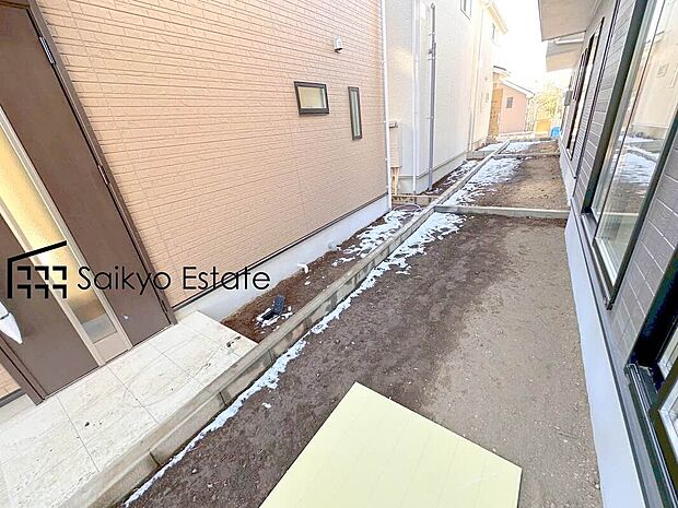 【庭(6号棟)】お庭スペースもございます。ガーデニングや家庭菜園など楽しみが広がります♪リビングから出入りの出来るので、植物などへの水やりも気軽にできますね♪