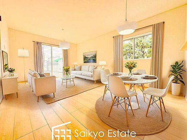 【リビング【施工例】】開放感と採光にこだわった15.37帖の広々としたLDKです。陽光いっぱいの空間で家族団らんの時間も増えそうですね!