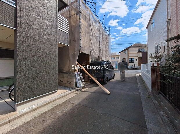 【前面道路】前面道路、幅員がございますので、駐車もスムーズに行えます!駐車が少し苦手なママさんでも安心ですね♪