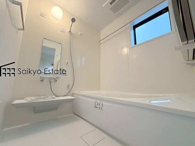 【浴室】一日の疲れを癒してくれる一坪タイプの広々バスルーム♪雨の日のお洗濯にも大活躍な浴室暖房乾燥機付きです!