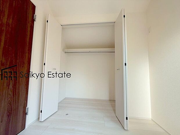 【収納】各居室に収納を設けておりますので、衣類の他にもカバンや小物など何でも収納して、居室の全空間を有効活用できます♪