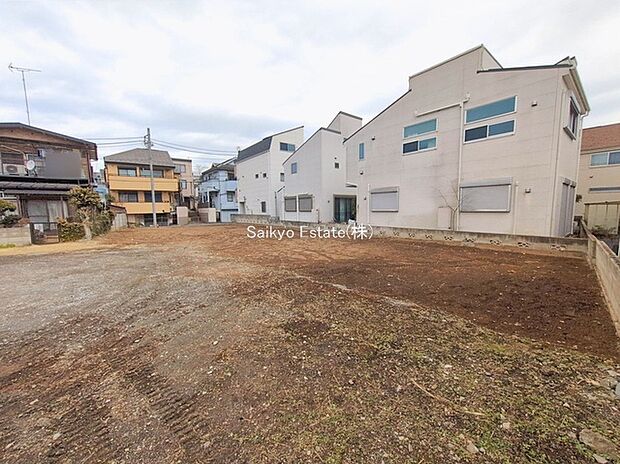 【現地写真】小学校まで徒歩約11分、中学校まで徒歩約15分でお子様が無理なく通える距離です。保育園や幼稚園も近くに多数あり、子育てファミリーには嬉しい環境です！スーパーまで徒歩約4分で急なお買い物も安心です！
