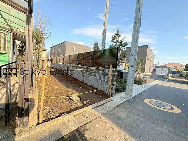 【現地写真】LDK広々23.13帖！6帖以上の居室が4部屋！南向きの大型4LDKです♪ガスを効率よく使えるハイクオリティ熱源器「エコジョーズ」標準装備！