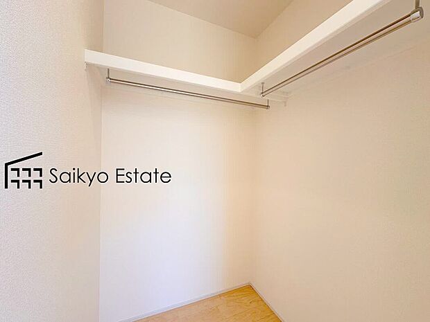 【ウォークインクローゼット【施工例】】6.5帖の洋室にはWIC付き!たっぷり収納ができるWICは衣替え不要で、すぐに使え、片付け上手に!