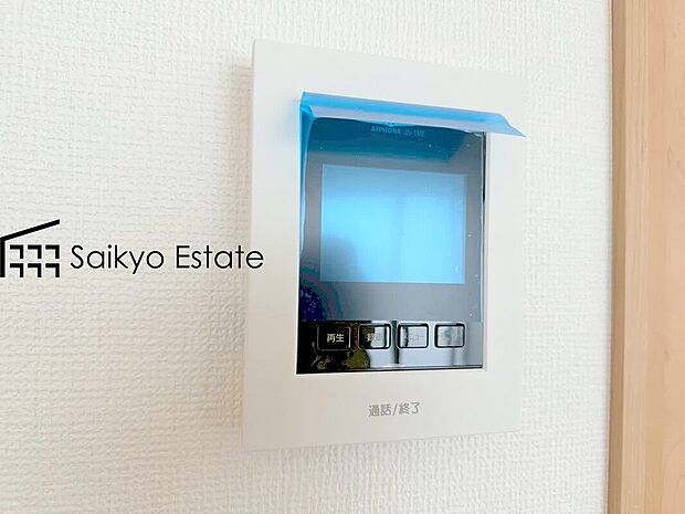 【TVモニター付きインターホン】「TVモニター付きインターホン」は、玄関に行かなくても誰が来たのか確認でき、お子様のお留守番も安心です。
