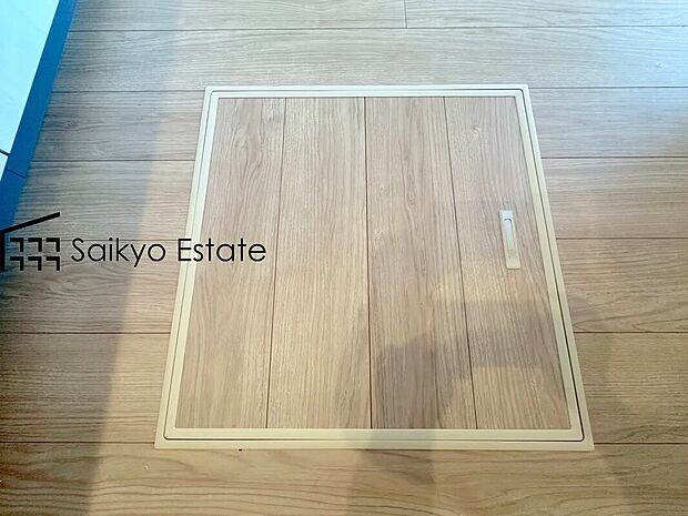 【床下収納】「床下収納」はストックの食材や普段使わない調理器具・食器などを管理しやすく収納できます。
