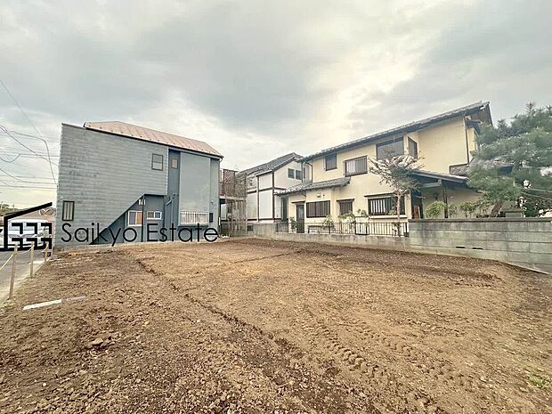 【現地写真】LDKゆとりの11帖以上！2面採光で収納付きの居室が3部屋！バルコニーは南向きのワイドバルコニー！システムキッチンには家事の負担を軽減くれる食洗機付き！