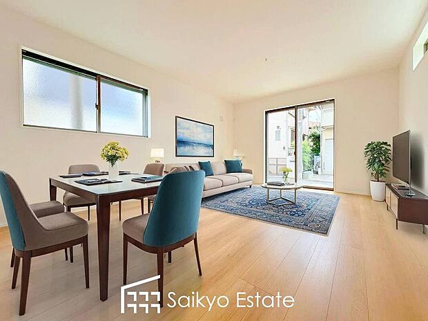 【リビング（施工例）】開放感と採光にこだわったLDKです。陽光いっぱいの空間で家族団らんの時間も増えそうですね！