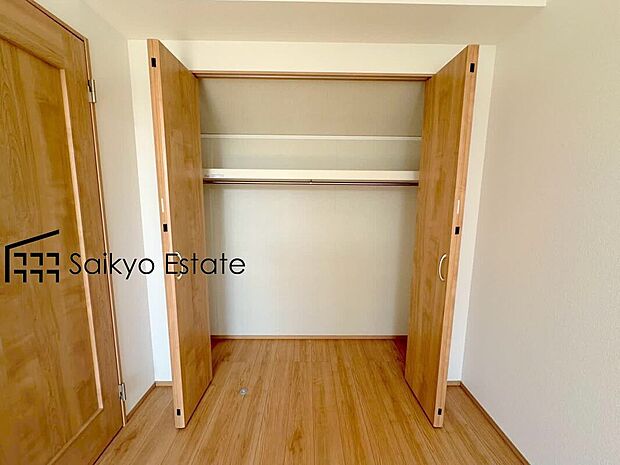 【収納】各居室に収納を設けておりますので、衣類の他にもカバンや小物など何でも収納して、居室の全空間を有効活用できます♪
