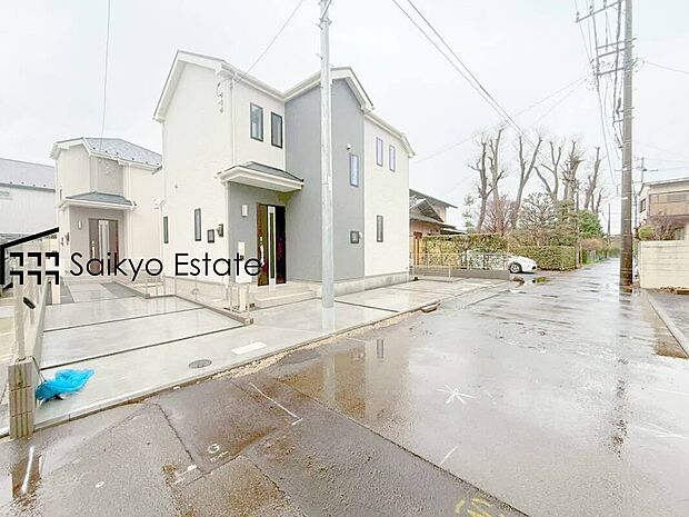 【前面道路を含む現地写真】交通量の少ない前面道路ですので、小さなお子様がおられるご家庭でも安心してお住まいいただけます。