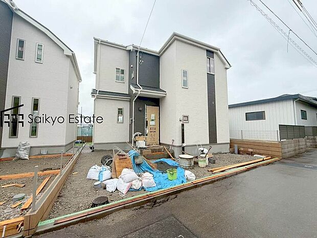 【外観】現地周辺には、保育園、小学校、中学校など教育施設が徒歩圏内に点在。お子様を目の届く範囲で通学させることができ、家族に安心なロケーションです。是非この機会に直接現地をご覧ください。