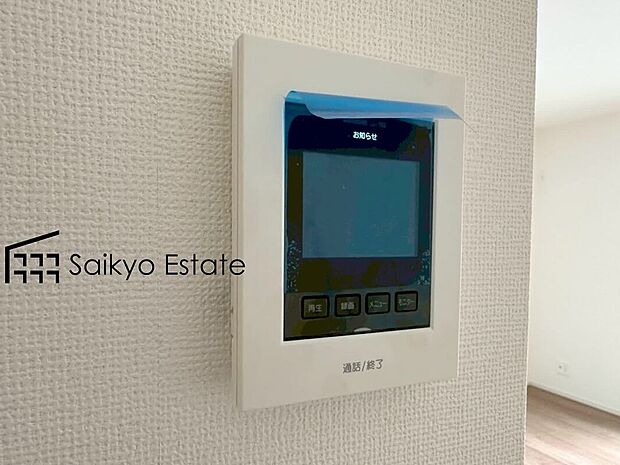 【TVモニター付きインターホン】「TVモニター付きインターホン」は、玄関に行かなくても誰が来たのか確認でき、お子様のお留守番も安心です。
