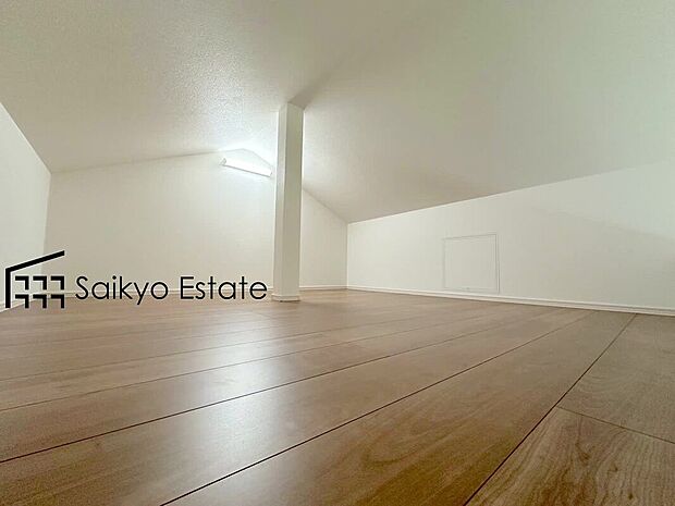 【リビング【施工例】】開放感と採光にこだわった15帖の広々としたLDKです。陽光いっぱいの空間で家族団らんの時間も増えそうですね！