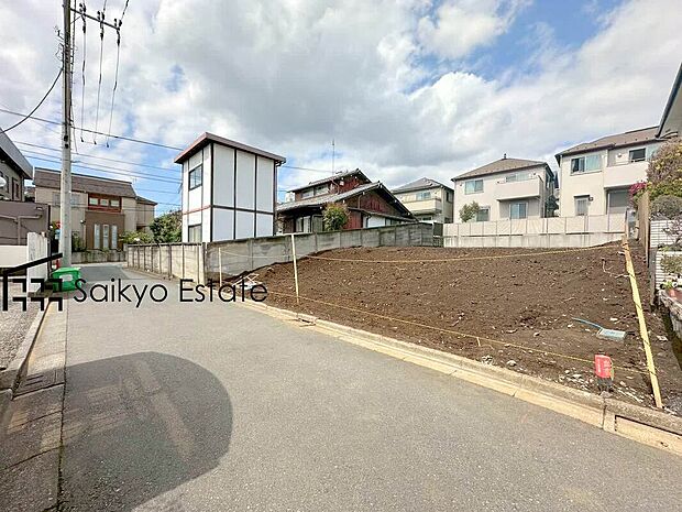 【現地写真】コンビニまで徒歩約5分、スーパーまで徒歩約6分など、周辺は商業施設が充実した暮らし便利な立地です！急なお買い物も安心です♪