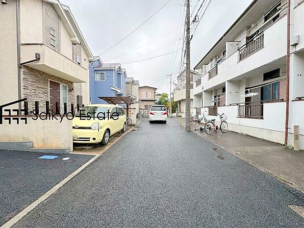 【前面道路】交通量の少ない前面道路ですので、小さなお子様がおられるご家庭でも安心してお住まいいただけます。