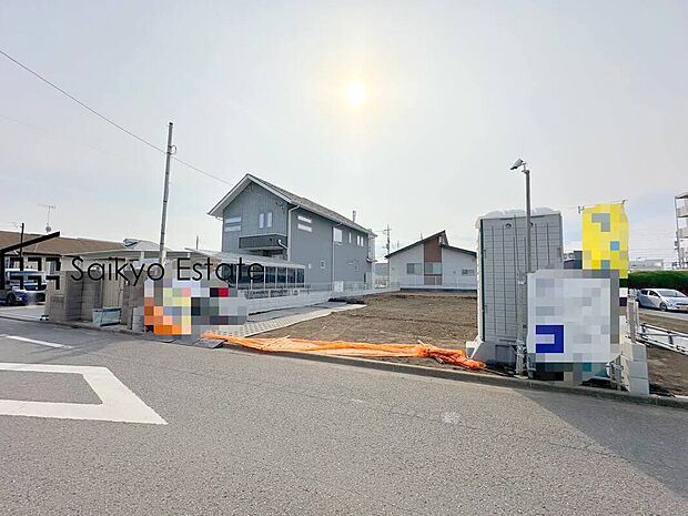 【現地写真】小学校まで徒歩約8分、中学校まで徒歩約11分でお子様が無理なく通える距離です。保育園や幼稚園も近くに多数あり、子育てファミリーには嬉しい環境です!周辺環境もあわせてぜひ直接現地をご覧ください。