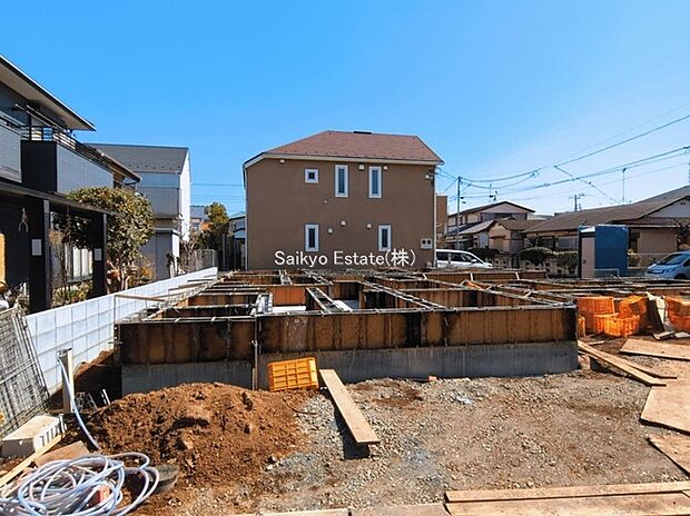 【外観】現地周辺には、保育園、小学校、中学校など教育施設が徒歩圏内に点在。お子様を目の届く範囲で通学させることができ、家族に安心なロケーションです。是非この機会に直接現地をご覧ください。