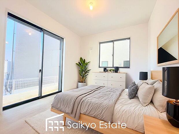 【居室【施工例】】2面採光で明るく風通しも良好です!天気の良い日は是非窓を開けて空気の入れ替えをしてみるのはいかがでしょうか♪