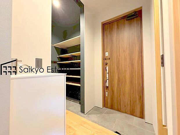 【玄関・SIC(施工例)】スッキリ、たっぷり収納できるシューズインクローゼット!土間床なのでお掃除もラクラクです♪