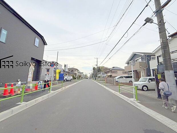 【前面道路】前面道路、幅員がございますので、駐車もスムーズに行えます!駐車が少し苦手なママさんでも安心ですね♪
