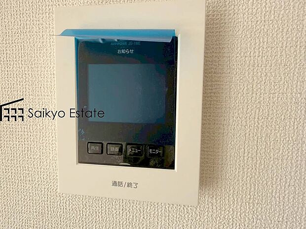 【TVモニター付きインターホン】「TVモニター付きインターホン」は、玄関に行かなくても誰が来たのか確認でき、お子様のお留守番も安心です。