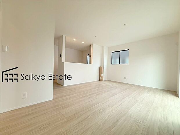 【リビング(B号棟)】家族が集い、楽しい会話と美味しいごはん。何気ない家族団らんの時間が幸せに感じられる、そんな空間になりそうです。