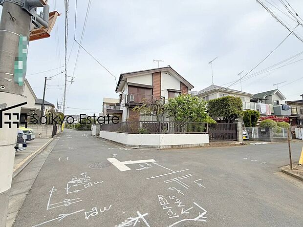 【前面道路】周辺は公園や緑地が点在する緑豊かな住環境です。この機会に是非、周辺環境も併せて現地をご覧ください。