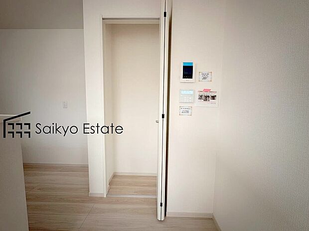 【リビング収納】「パントリー」としても使える収納がキッチン横にございます。食品の備蓄や調理器具、日用品など何でも収納できて便利です！