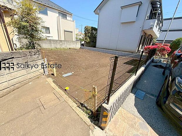 【現地写真】LDK広々18.02帖！2階全居室6帖以上の大型5LDK！全室2面採光、全居室収納完備！収納力がアップする小屋裏収納付き。