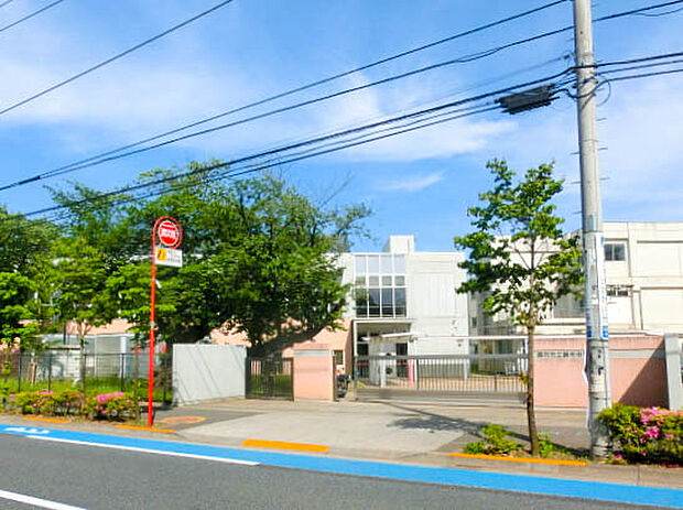 調布市立調布中学校（約700m）