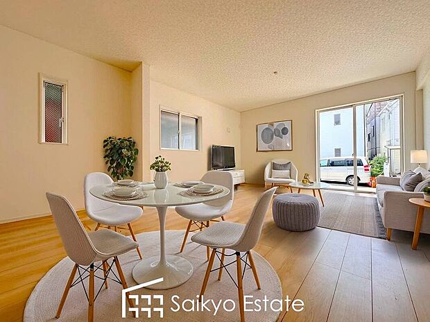 【リビング（施工例）】広々としたLDKは家具の配置など楽しめます！ダイニングテーブルとソファーを置いても余裕の広さです！
