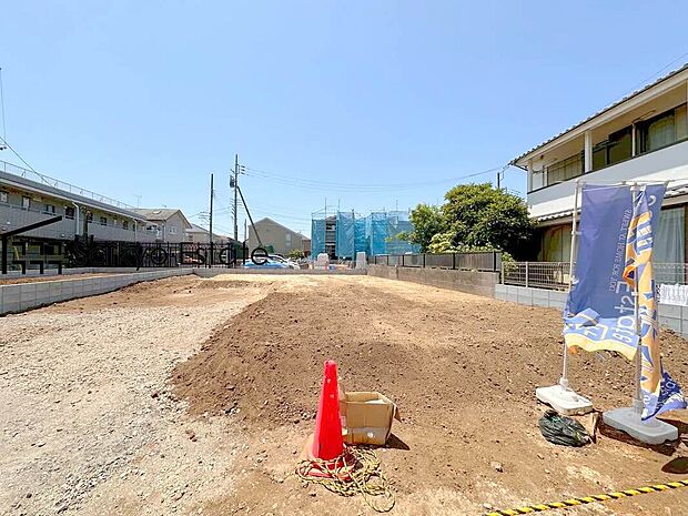 【現地写真】JR中央線「三鷹」駅と井の頭線「吉祥寺」駅、京王線「調布」駅がバス便にて利用可能な立地です!バス停まで徒歩4分!