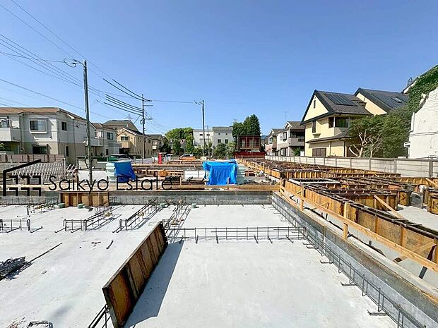【現地写真】敷地面積ゆとりの30坪超!広々LDKに居室が3~4部屋!各棟WICやSIC、パントリーなど豊富な収納スペース!全棟、こだわりの間取りとなっております。